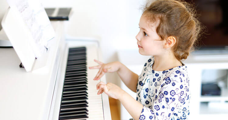 otrok-v-glasbeni-soli